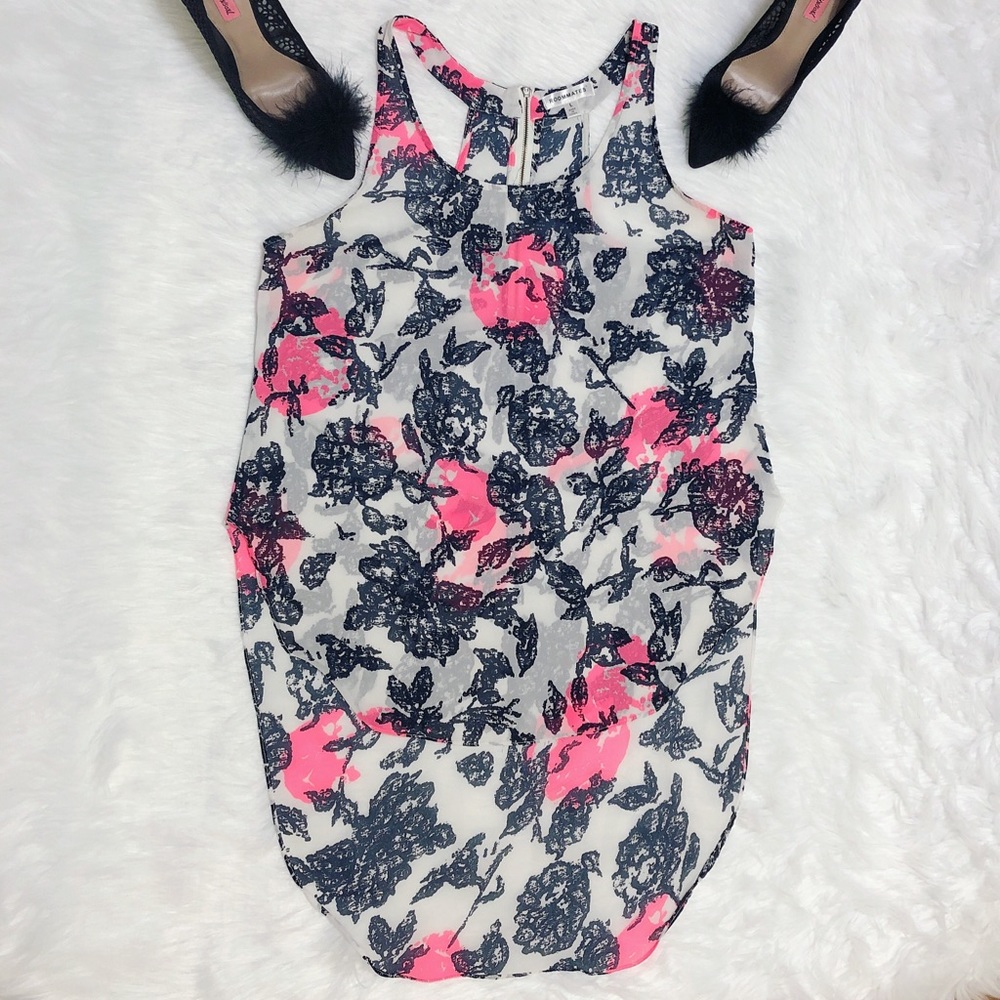 ROOMMATES Short Front, Long Back Blouse, Size (L)